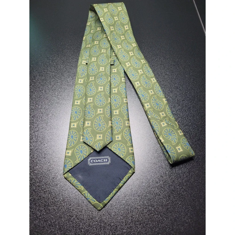 Coach Men's Necktie Green Paisley 100% Italian Silk 3.75